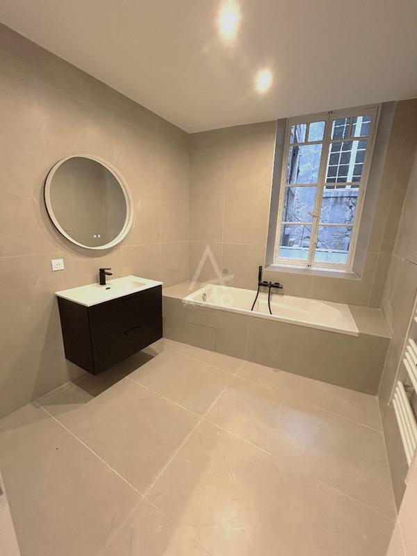 Appartement - 237 m² - 5 pièces