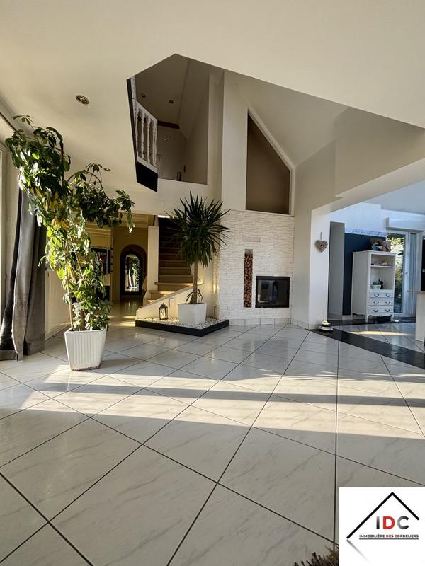 Maison - 166 m² - 6 pièces