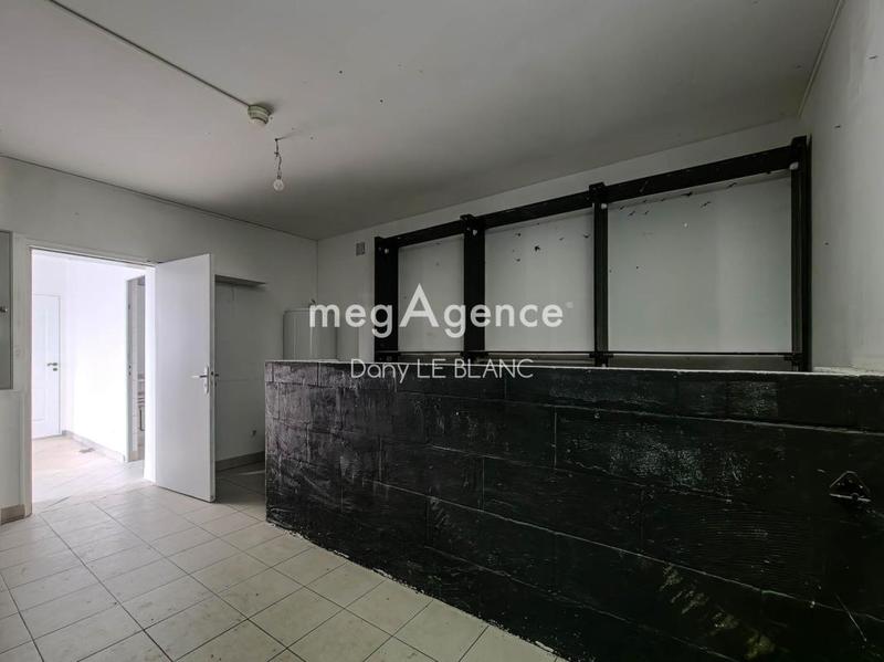 Local commercial - 200 m² - 6 pièces