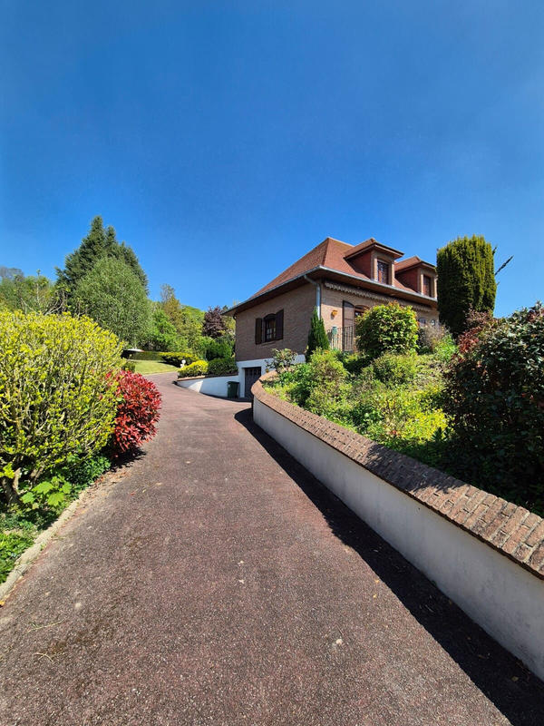 Maison - 222 m² - 7 pièces