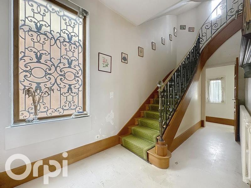 Maison - 246 m² - 7 pièces