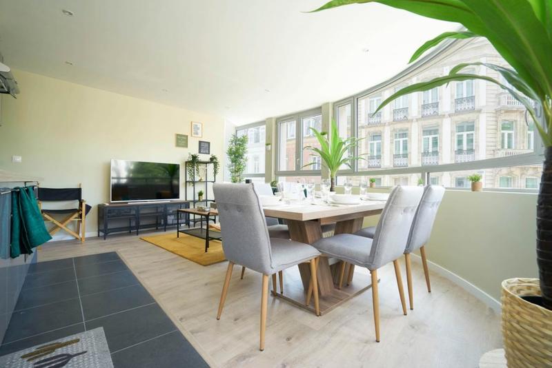 Appartement - 99 m² - 6 pièces