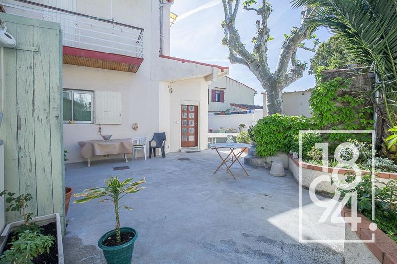 Maison - 240 m² - 9 pièces