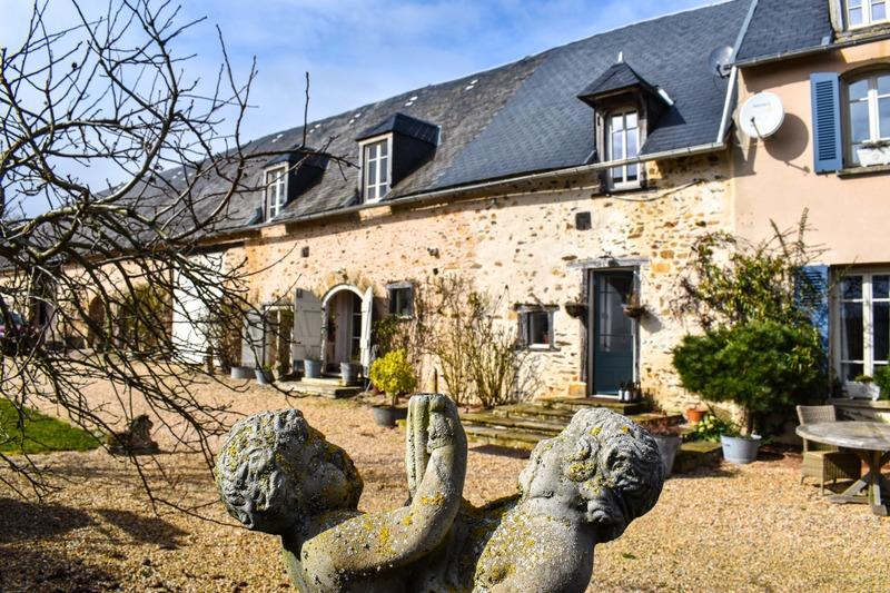 Château - 320 m² - 9 pièces