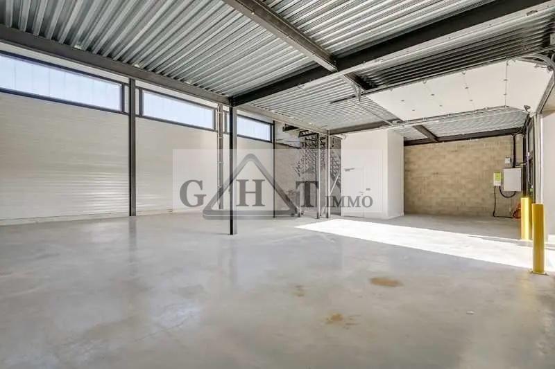 Entrepôt - 300 m²