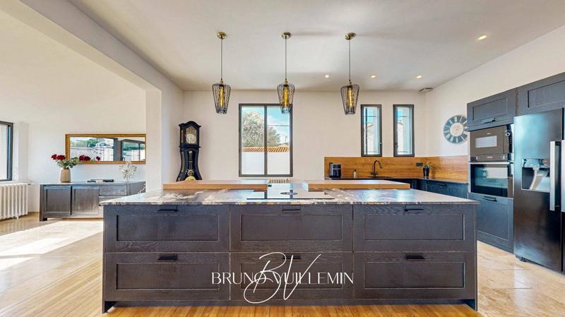 Maison - 413 m² - 12 pièces