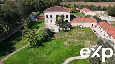 Maison - 768 m² - 17 pièces