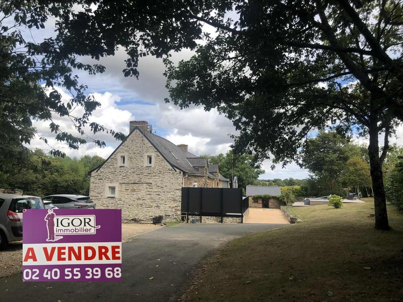 Maison - 204 m² - 7 pièces