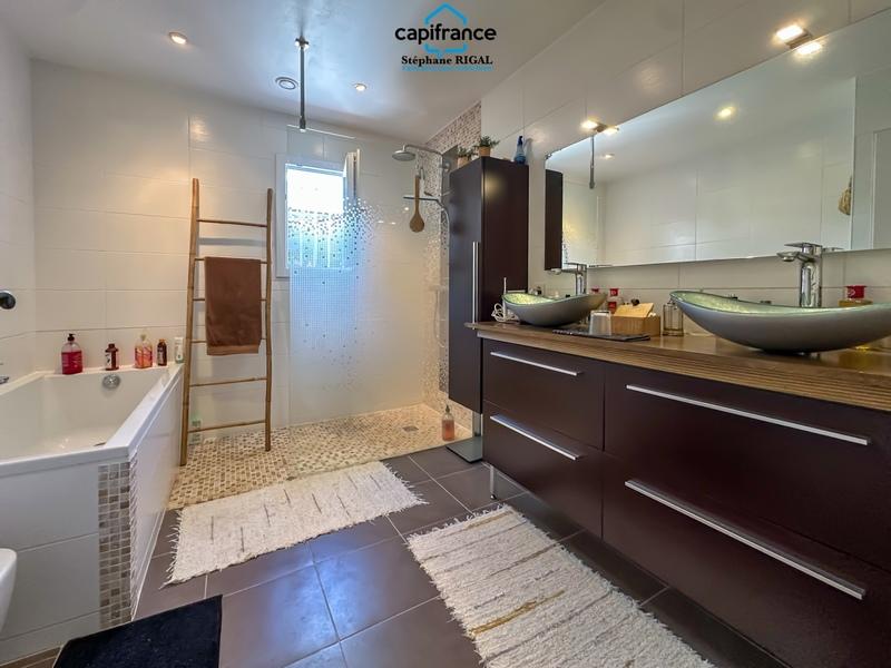 Propriété - 170 m² - 6 pièces