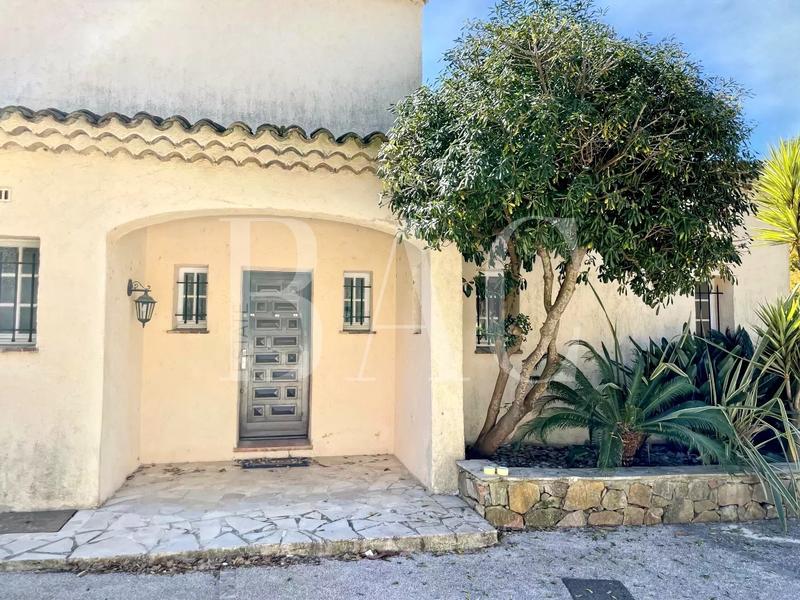 Villa - 180 m² - 6 pièces