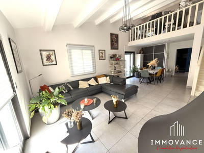 Maison - 190 m² - 8 pièces