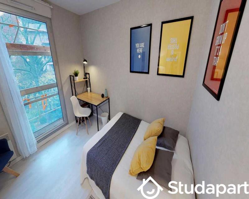 Chambre - 90 m² - 1 pièce