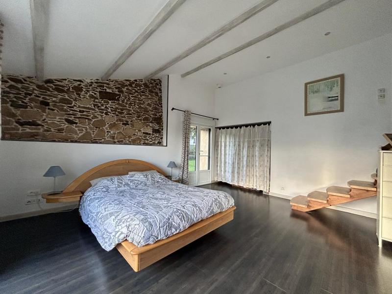 Maison - 243 m² - 8 pièces