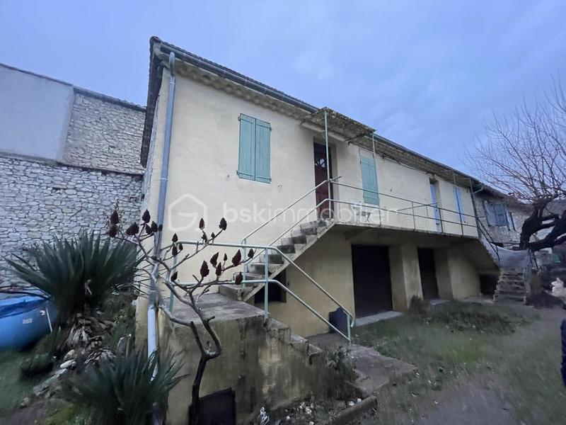 Maison ancienne - 674 m² - 8 pièces