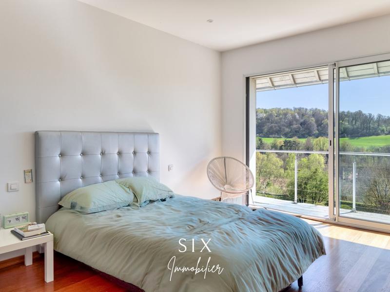 Maison - 270 m² - 9 pièces