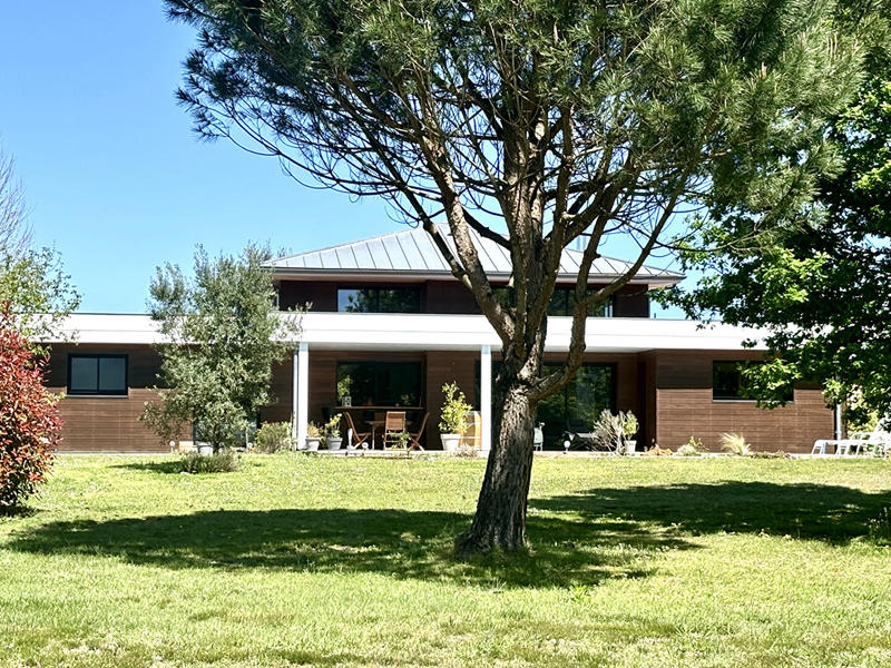 Maison - 250 m² - 5 pièces