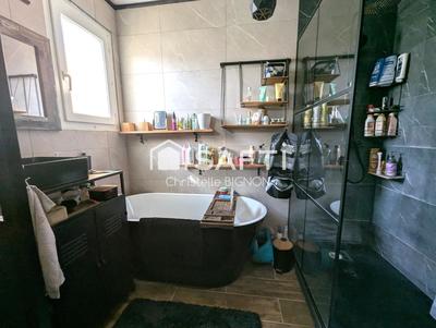 Maison - 96 m² - 5 pièces