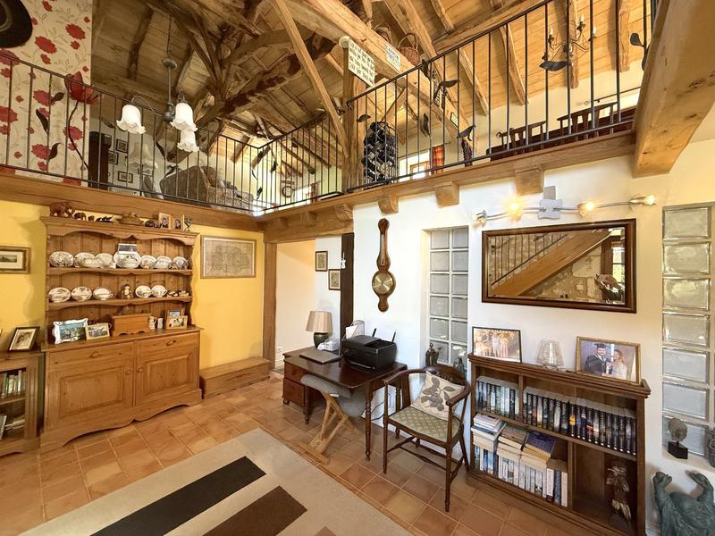 Maison - 220 m² - 6 pièces