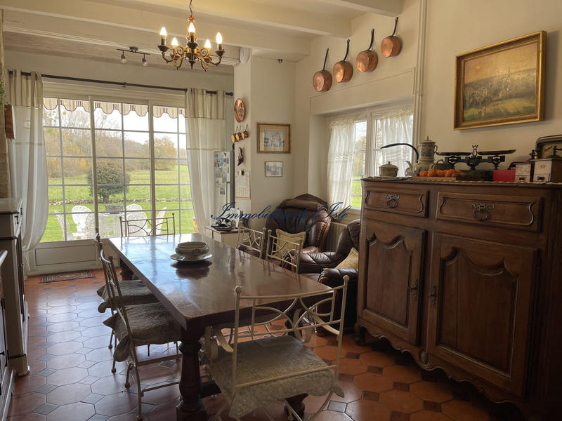 Maison - 396 m² - 13 pièces