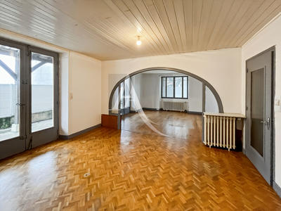 Maison - 200 m² - 9 pièces