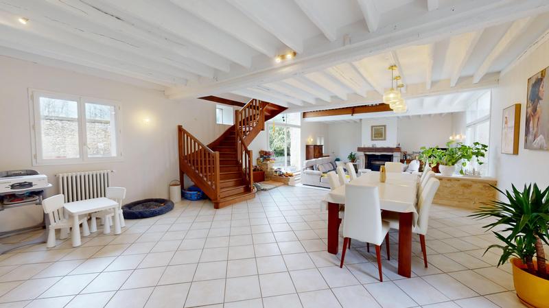 Maison - 240 m² - 7 pièces