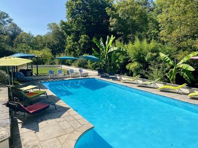 Propriété - 399 m² - 17 pièces