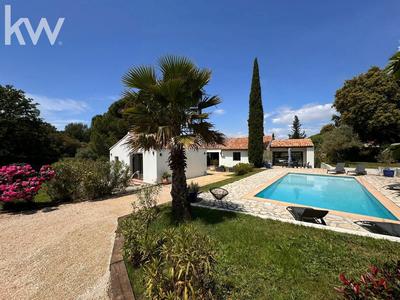 Maison - 230 m² - 6 pièces