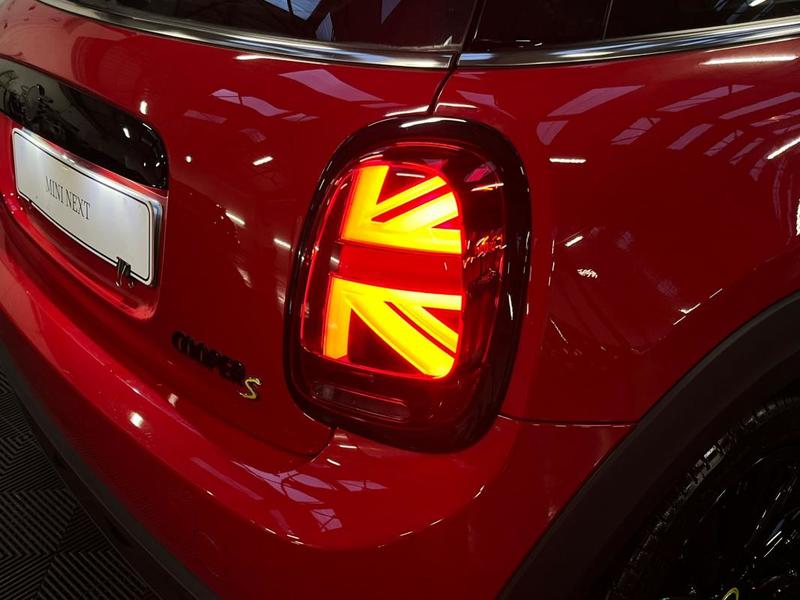 Mini 3 portes Hatch Electric F56 Bev Lci Cooper se 184 ch Edition Mosaert
