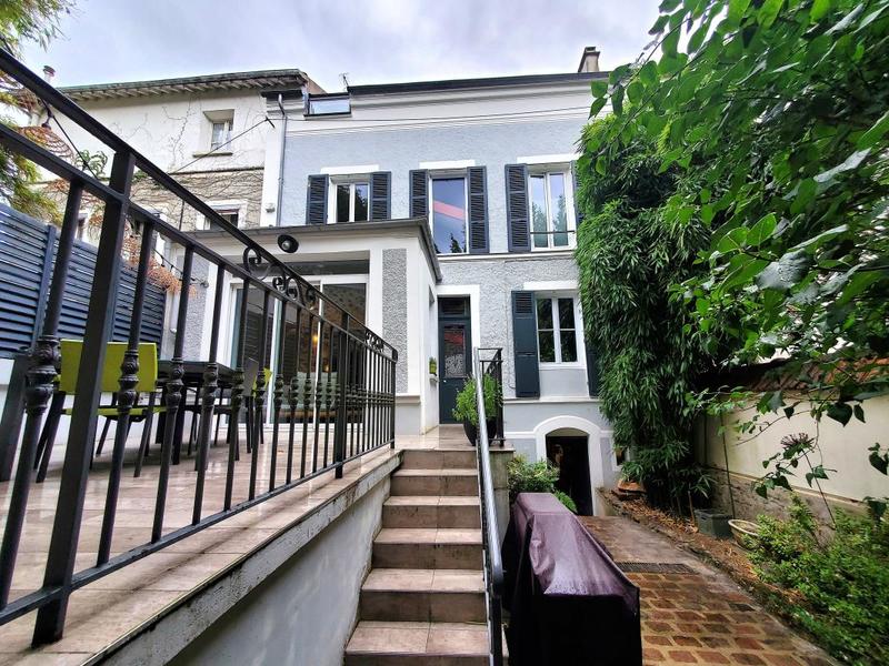 Maison de ville - 201 m² - 7 pièces