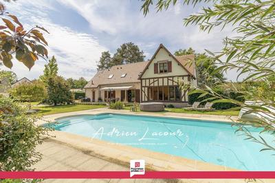 Maison - 242 m² - 10 pièces