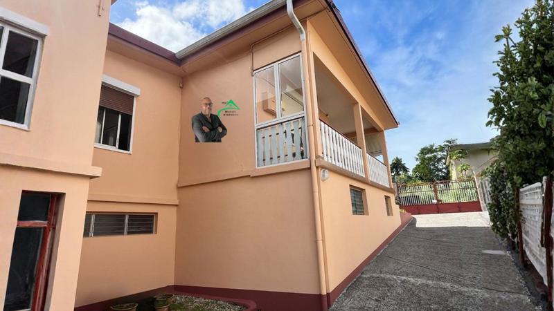 Maison - 216 m² - 7 pièces