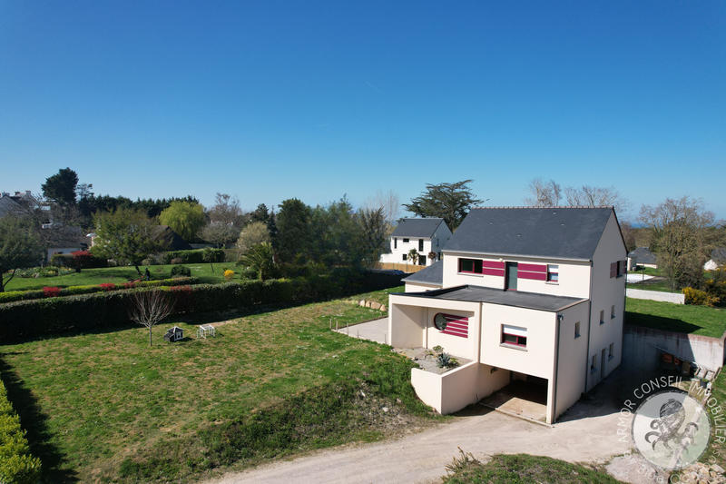 Maison - 203 m² - 6 pièces