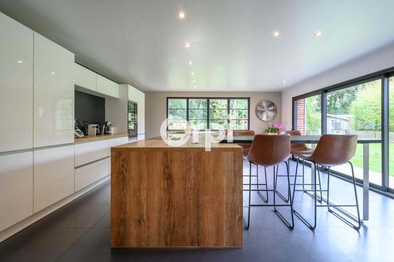 Maison - 215 m² - 6 pièces