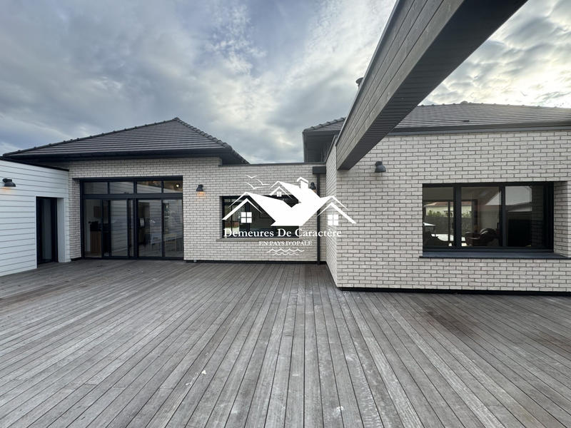 Maison - 210 m² - 6 pièces