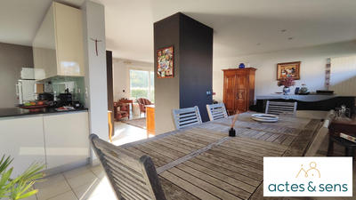 Maison - 215 m² - 10 pièces