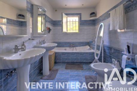 Maison - 240 m² - 5 pièces