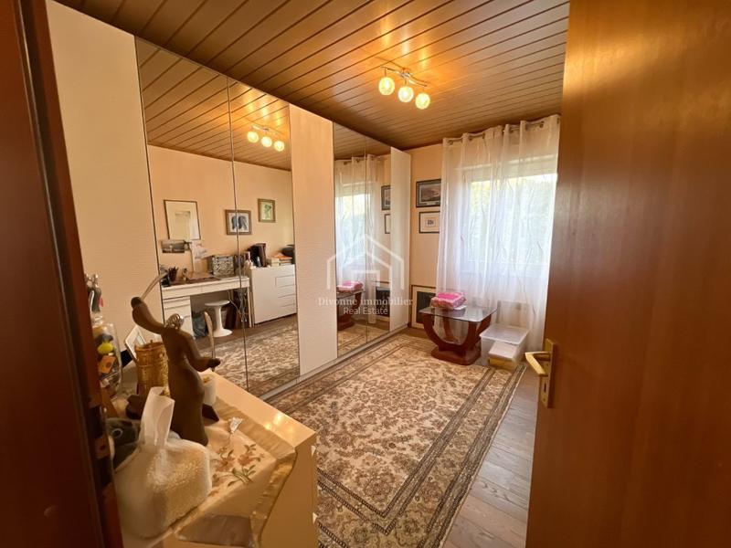 Villa - 196 m² - 9 pièces