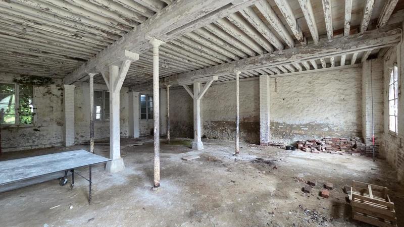 Grange - 489 m² - 1 pièce