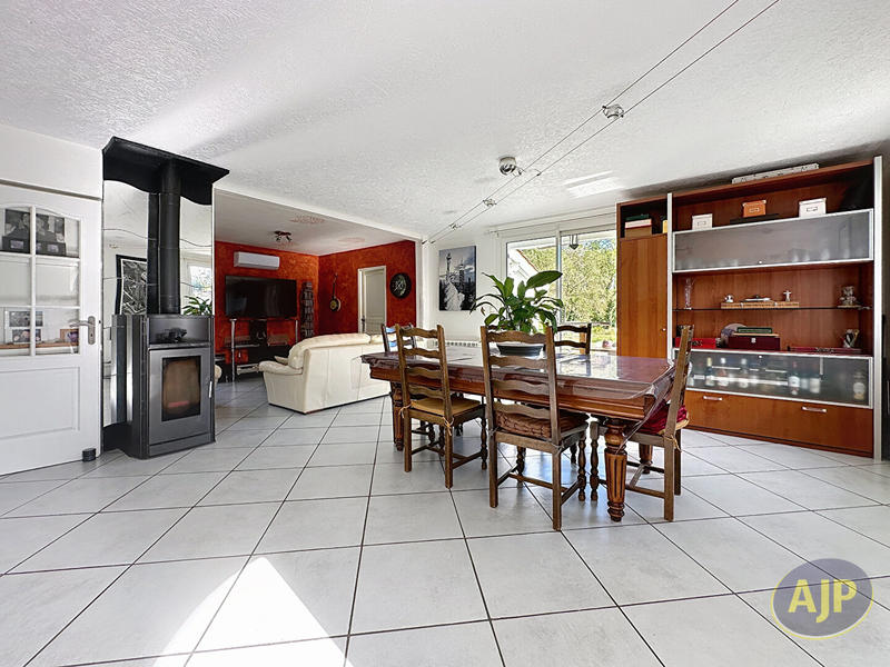 Maison - 220 m² - 11 pièces