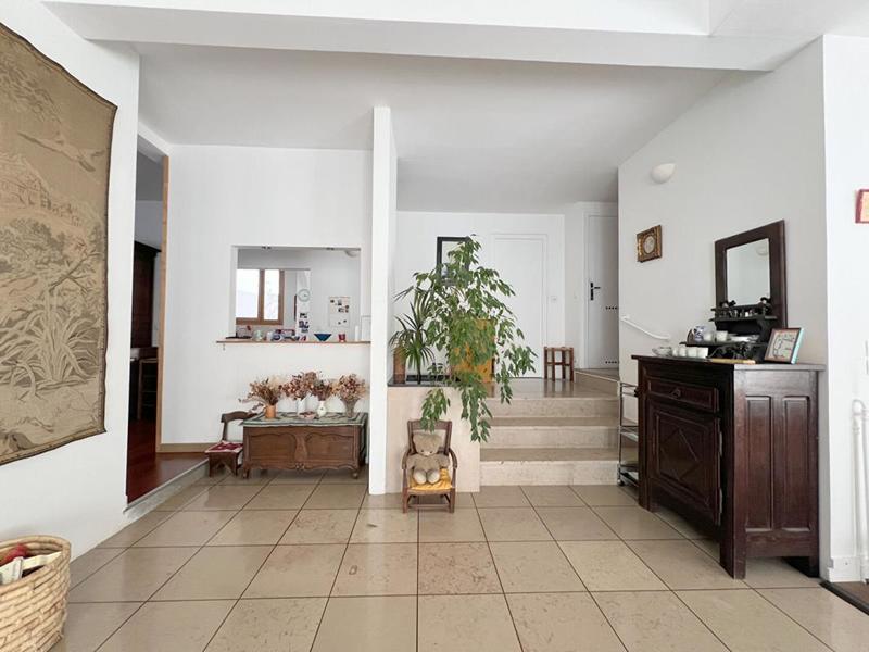 Appartement - 168 m² - 6 pièces