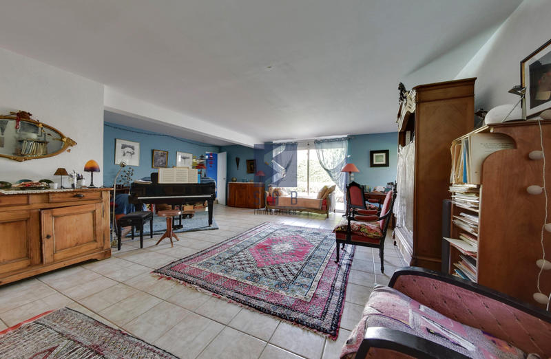 Propriété - 395 m² - 15 pièces