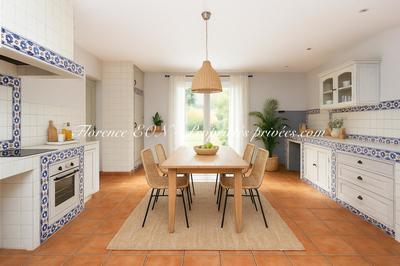 Maison - 225 m² - 7 pièces