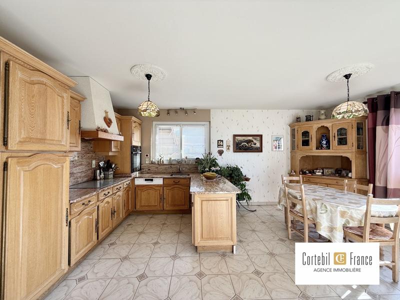 Maison traditionnelle - 320 m² - 5 pièces