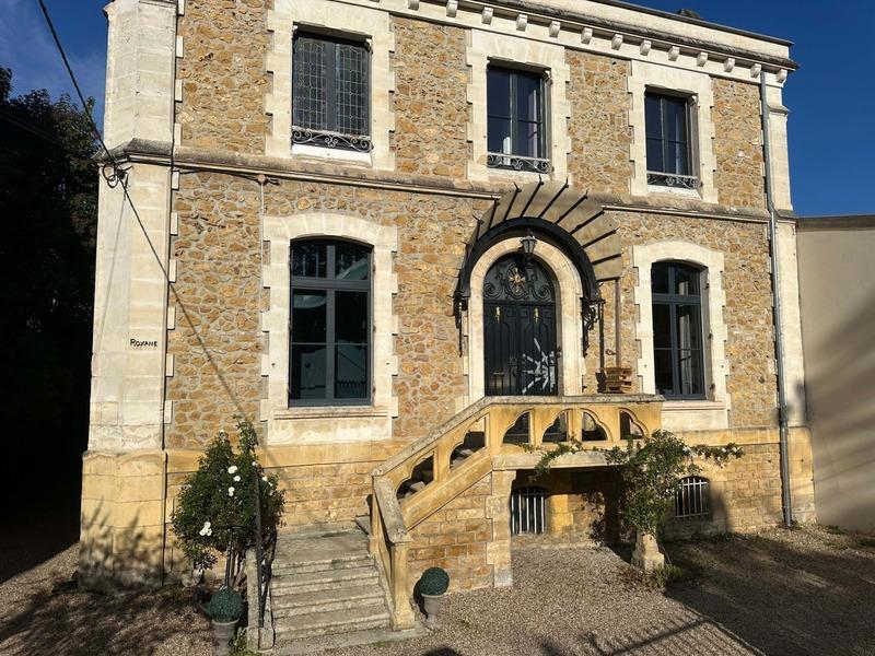 Maison bourgeoise - 240 m² - 8 pièces