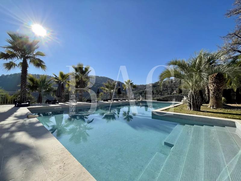 Villa - 415 m² - 10 pièces