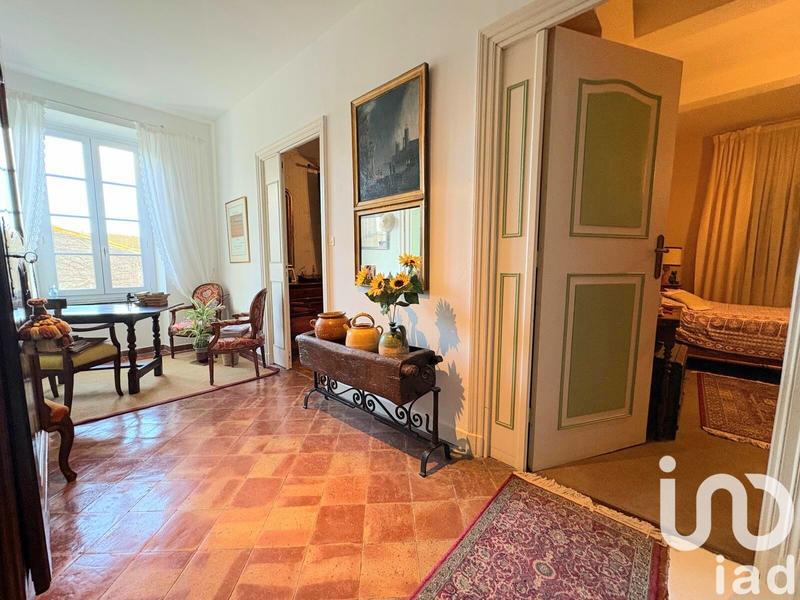 Maison - 330 m² - 10 pièces