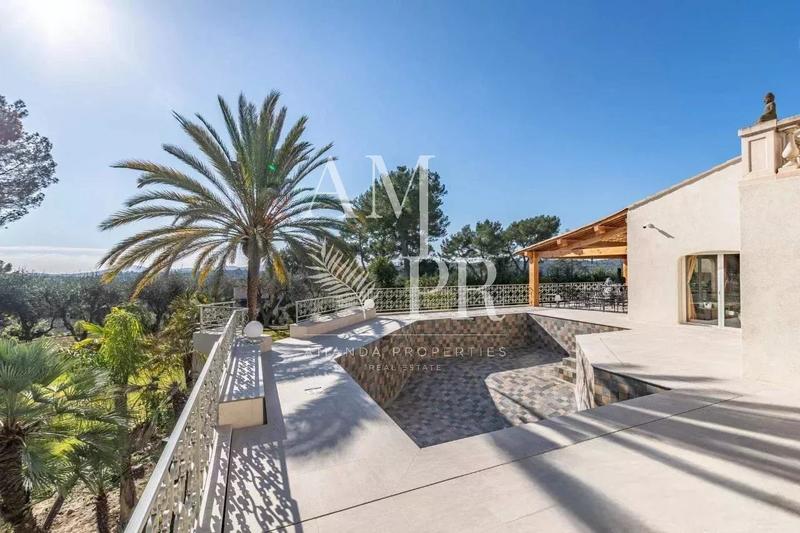 Villa - 555 m² - 10 pièces