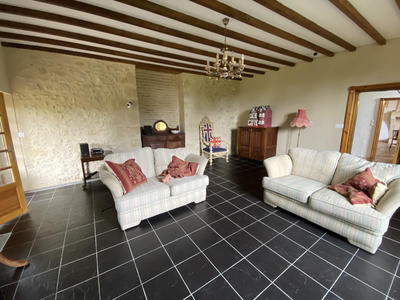 Maison - 240 m² - 8 pièces