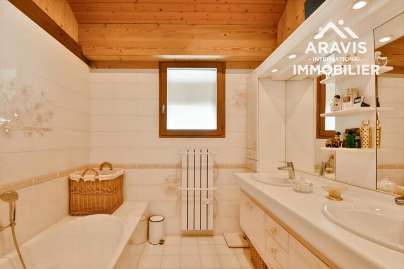 Propriété - 215 m² - 6 pièces