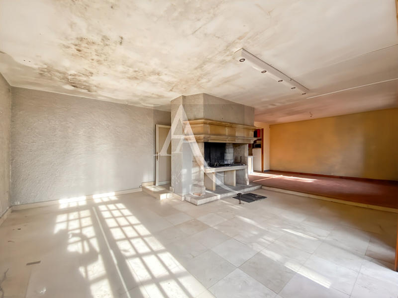 Maison - 230 m² - 7 pièces